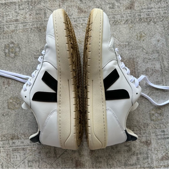 Veja V 10 Lace Up Sneaker sz 10 - Picture 4 of 9